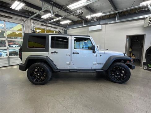 Used 2010 Jeep Wrangler Sport image 6