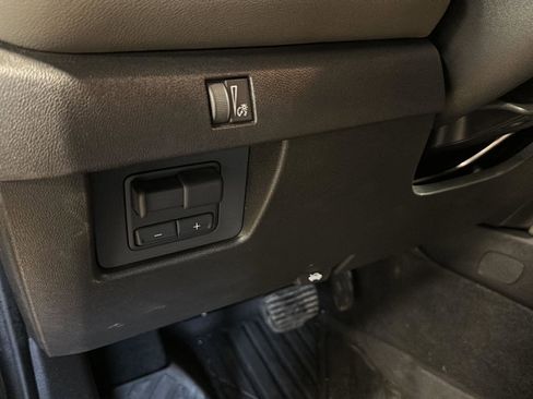 Used 2025 Chevrolet Colorado ZR2 w/ Technology Package AWD/4WD image 24