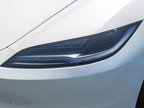 Used 2025 Tesla Model 3 RWD image 5