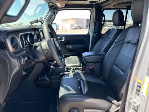 Used 2023 Jeep Gladiator Sport AWD/4WD image 14