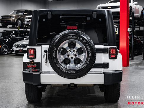 Used 2016 Jeep Wrangler Unlimited Sahara image 4