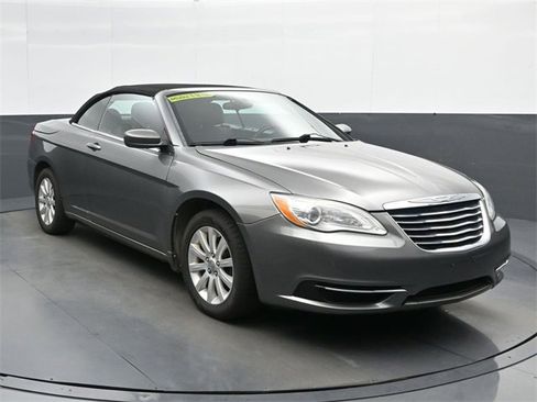 Used 2013 Chrysler 200 Touring image 2