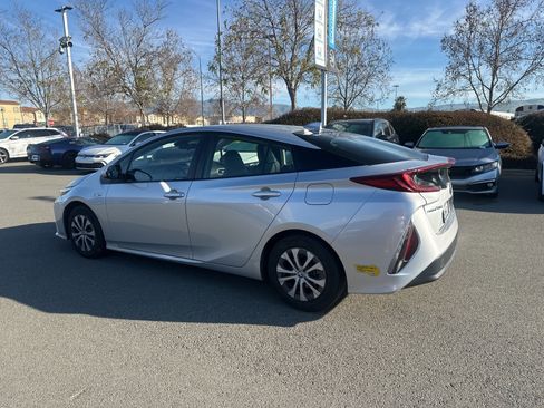 Used 2022 Toyota Prius Prime XLE image 4