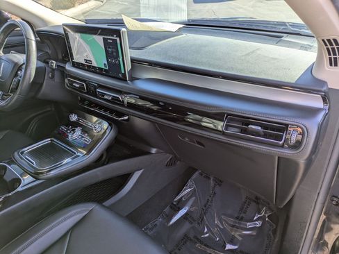 Used 2023 Lincoln Nautilus Standard w/ Premium Package image 32