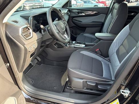 New 2026 Chevrolet TrailBlazer LT w/ Midnight Edition FWD image 16