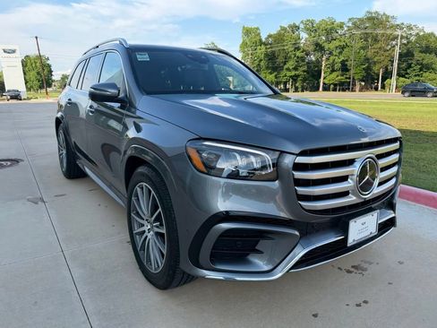 Used 2025 Mercedes-Benz GLS 450 4MATIC image 9