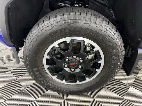 Used 2025 Toyota Tacoma TRD Off-Road image 12