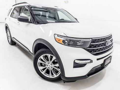 Used 2021 Ford Explorer XLT w/ Equipment Group 202A RWD image 8