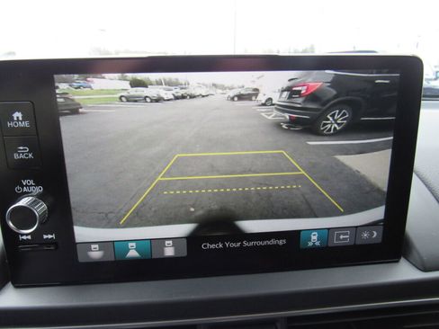 Used 2024 Honda Pilot Touring image 12