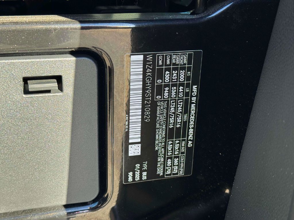 Used 2025 Mercedes-Benz Sprinter 2500 image 33
