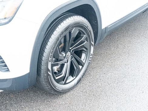 Certified 2022 Volkswagen Atlas SE w/ Black Wheel Package AWD/4WD image 12