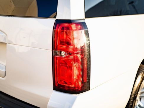 Used 2019 Chevrolet Suburban LT image 16