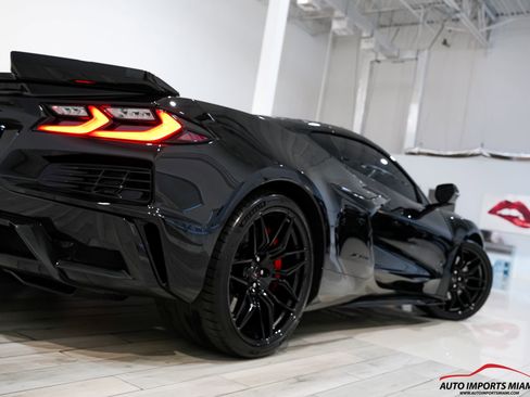 Used 2025 Chevrolet Corvette Z06 RWD image 39