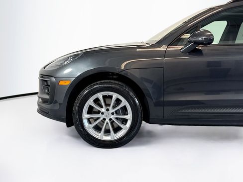 Certified 2025 Porsche Macan AWD/4WD image 29