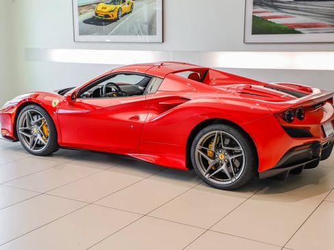Certified 2022 Ferrari F8 Tributo RWD image 33