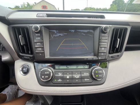 Used 2018 Toyota RAV4 XLE FWD image 8