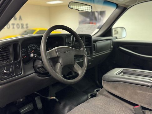 Used 2005 GMC Sierra 2500 W/T image 12