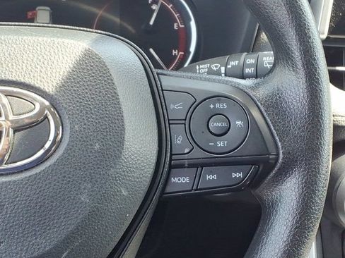 Used 2025 Toyota RAV4 XLE AWD/4WD image 18