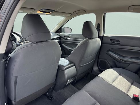Used 2025 Nissan Altima 2.5 SV FWD image 18