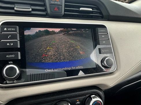 Used 2021 Nissan Versa SV image 17