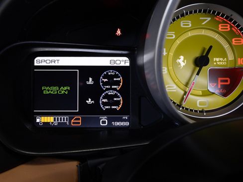 Used 2017 Ferrari California T RWD image 29