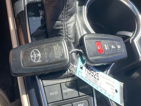 Used 2018 Toyota Camry XLE image 12