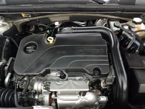 Used 2022 Chevrolet Malibu LT FWD image 17