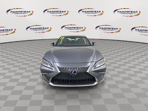 Used 2020 Lexus ES 300h Ultra Luxury w/ Accessory Package 2 FWD image 3
