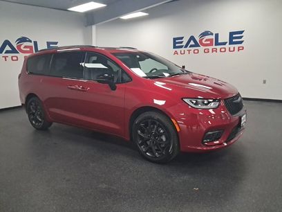 New 2026 Chrysler Pacifica Limited w/ S Appearance Package