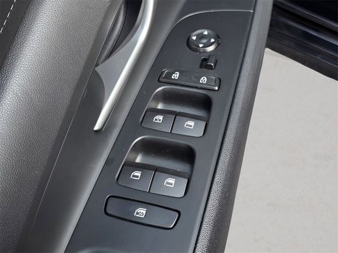 Used 2023 Hyundai Elantra SEL image 18