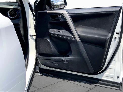 Used 2015 Toyota RAV4 LE FWD image 23