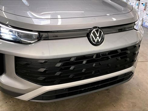 New 2026 Volkswagen Tiguan SE image 34