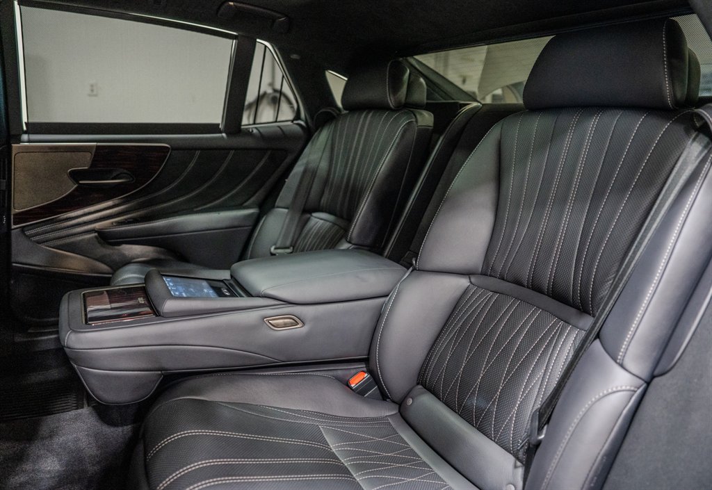 Used 2018 Lexus LS 500 w/ Luxury Package RWD image 29