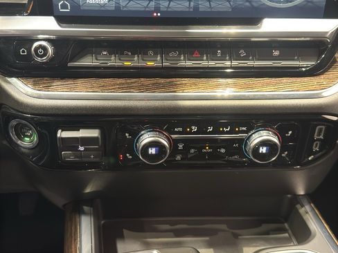 Used 2024 GMC Sierra 1500 Elevation w/ Elevation Premium Package image 34