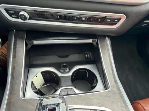 Used 2022 BMW X7 M50i image 34