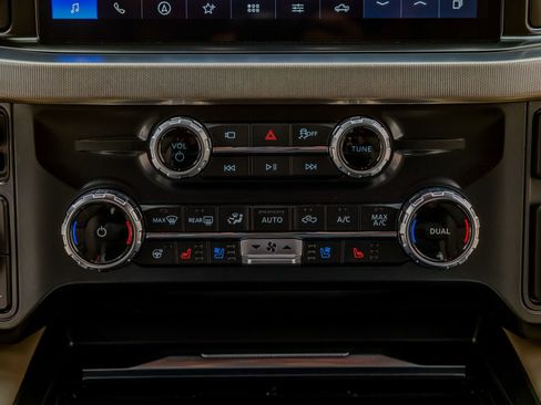 Used 2026 Ford F250 Platinum w/ Platinum Plus Package image 28