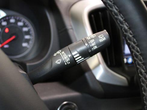 Used 2024 GMC Terrain SLT image 40