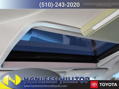 Used 2018 Toyota Sienna Limited w/ Carpet Mat Package image 20