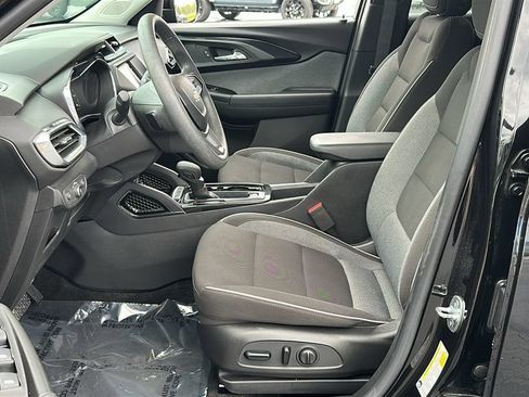 Used 2023 Chevrolet TrailBlazer LT FWD image 13