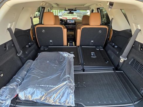 New 2026 Nissan Pathfinder Platinum AWD/4WD image 14