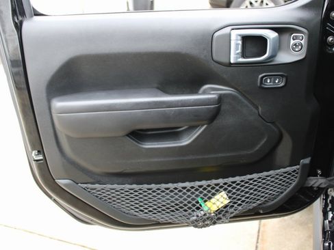 Used 2021 Jeep Gladiator Willys image 9