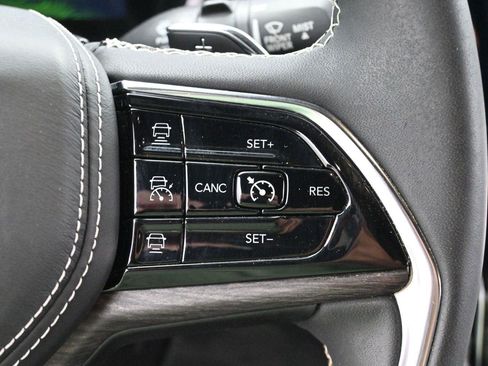 Used 2022 Jeep Grand Cherokee Overland AWD/4WD image 22