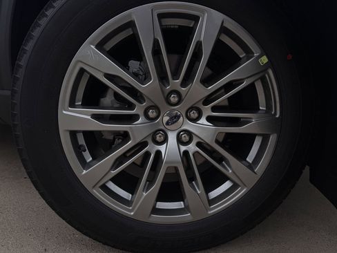 New 2026 Ford Explorer Platinum image 8