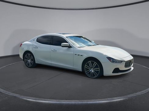 Used 2015 Maserati Ghibli RWD image 2