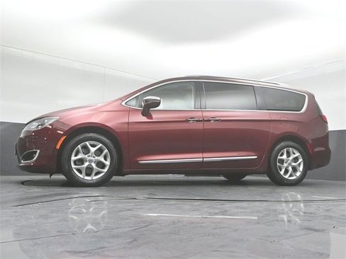 Used 2020 Chrysler Pacifica Limited w/ Advanced Safetytec Group image 39