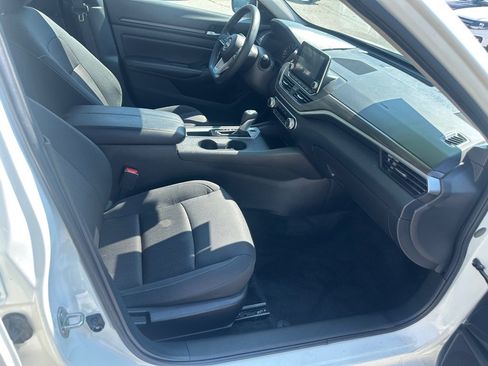 Used 2025 Nissan Altima 2.5 SV FWD image 22