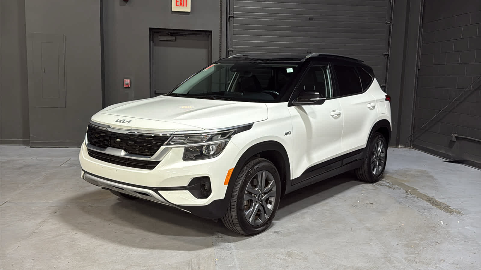 Used 2023 Kia Seltos S AWD/4WD image 3