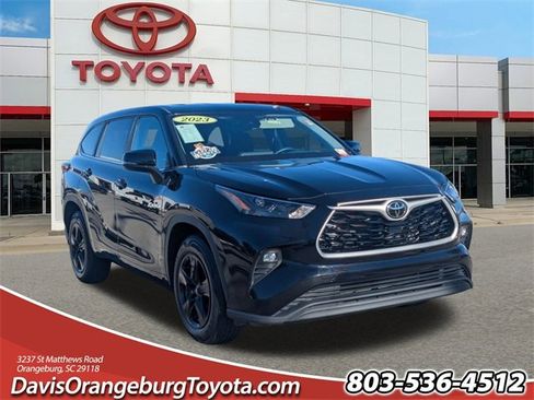Used 2023 Toyota Highlander LE image 1