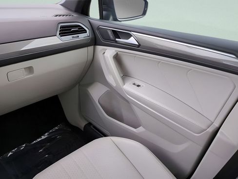 Used 2023 Volkswagen Tiguan SE R-Line image 16