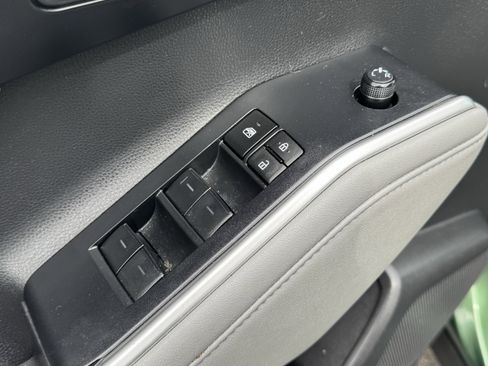 Used 2023 Toyota Highlander XLE AWD/4WD image 23